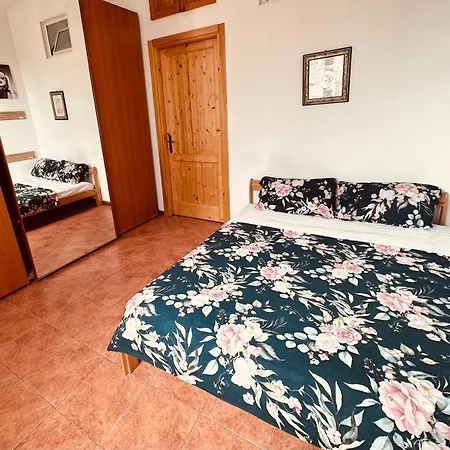 Near Centrum And Train Station Apartment